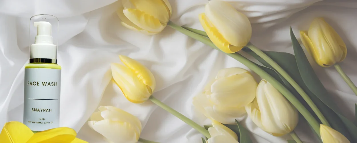 Snayrah Face Wash for Her with Tulip fragrance, featuring yellow tulip flowers for representation